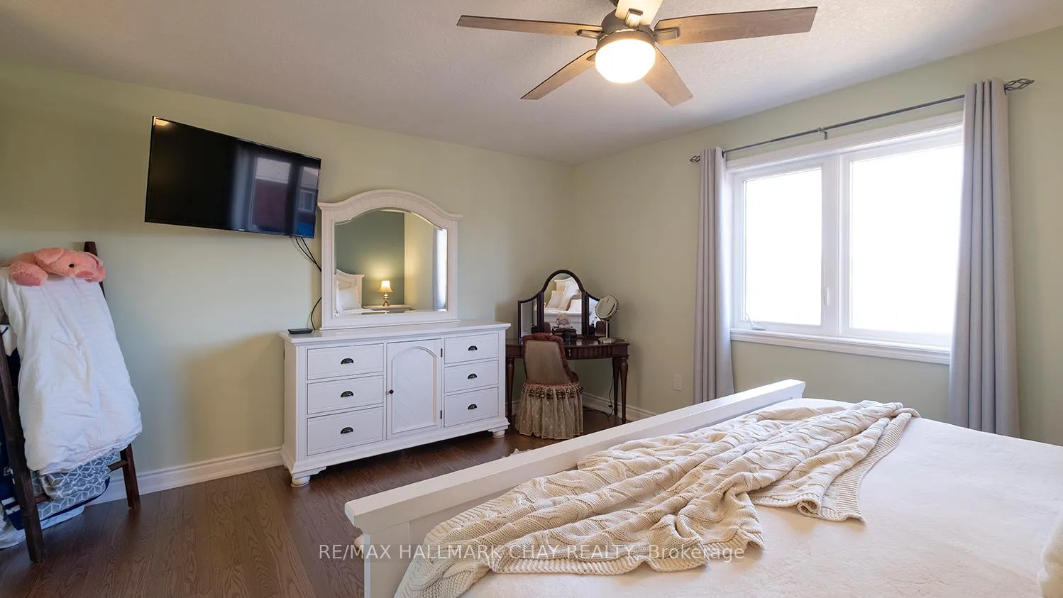 Photo 22 of 20 Hunter Avenue, Tay, Victoria Harbour — HOMEH