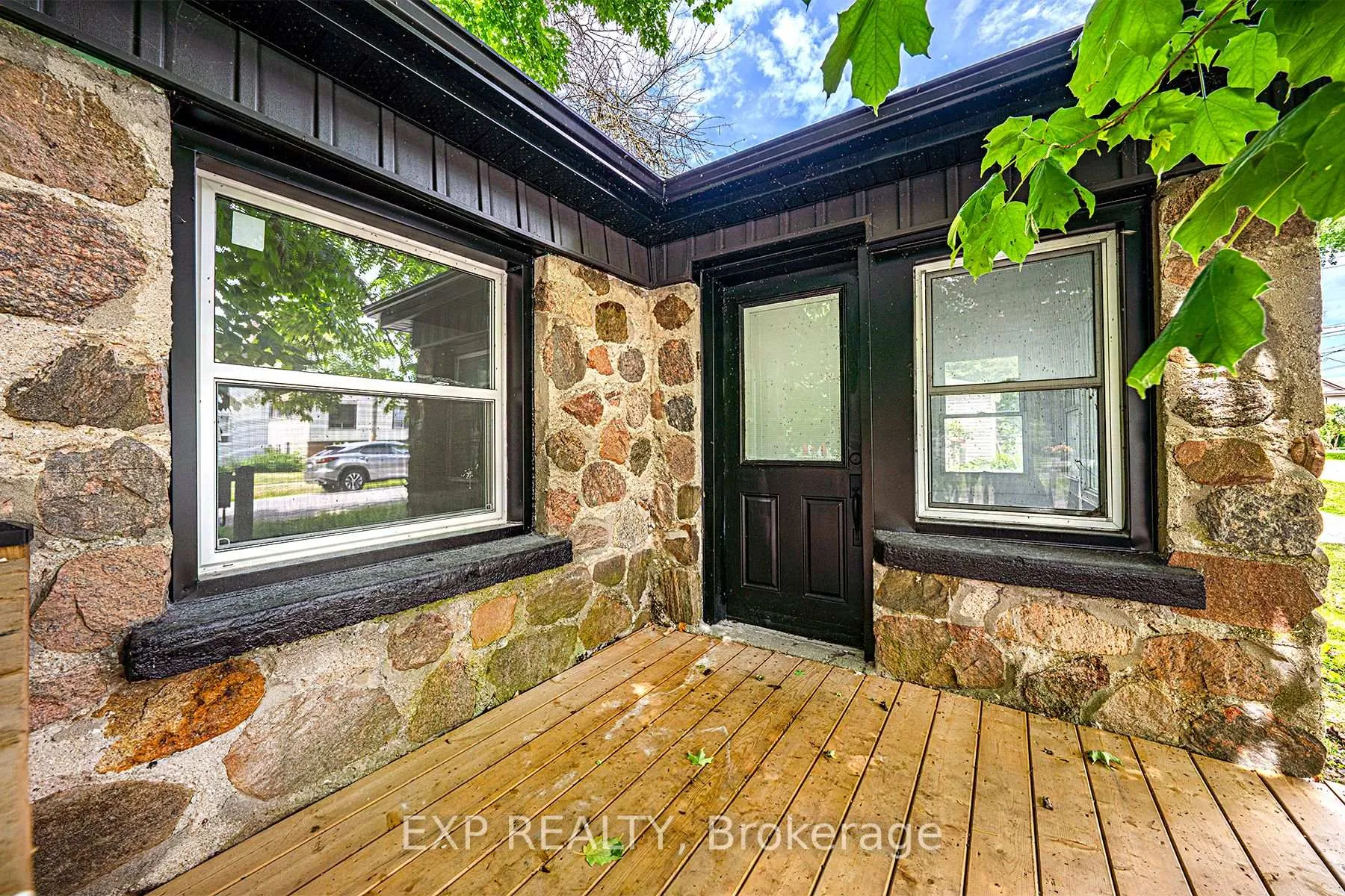 Photo 7 of 245 Front Street S, Orillia — HOMEH