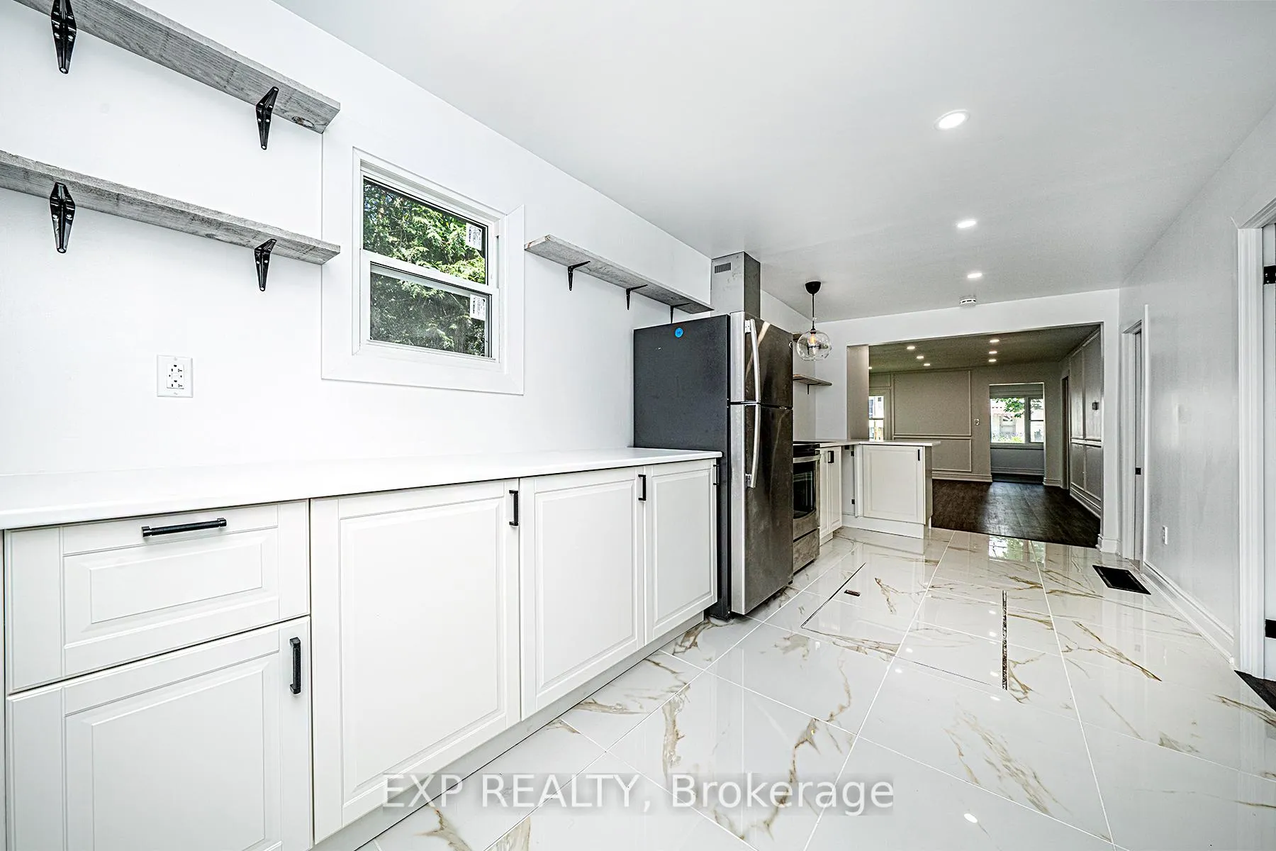 Photo 11 of 245 Front Street S, Orillia — HOMEH