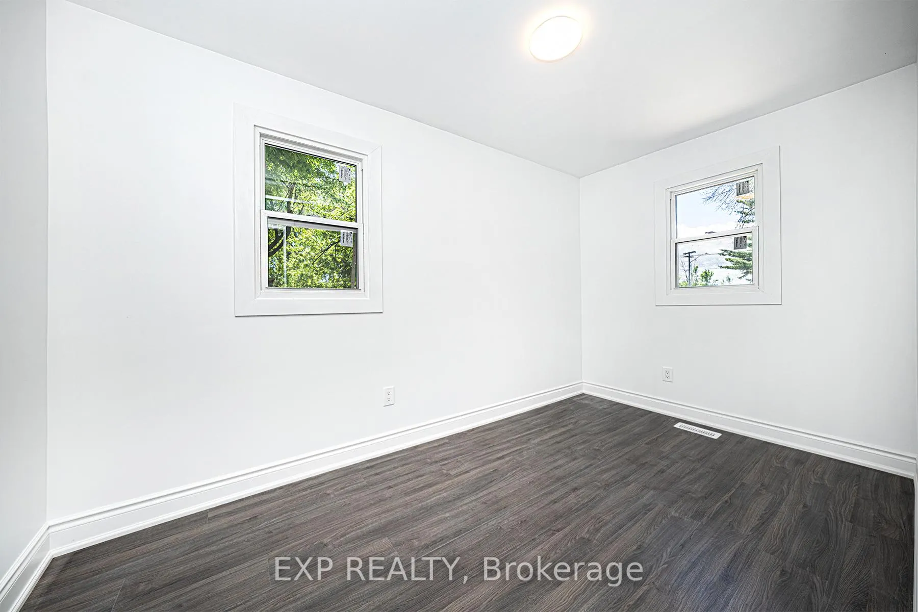 Photo 15 of 245 Front Street S, Orillia — HOMEH