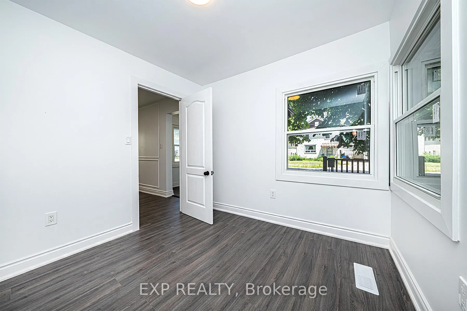 Photo 18 of 245 Front Street S, Orillia — HOMEH