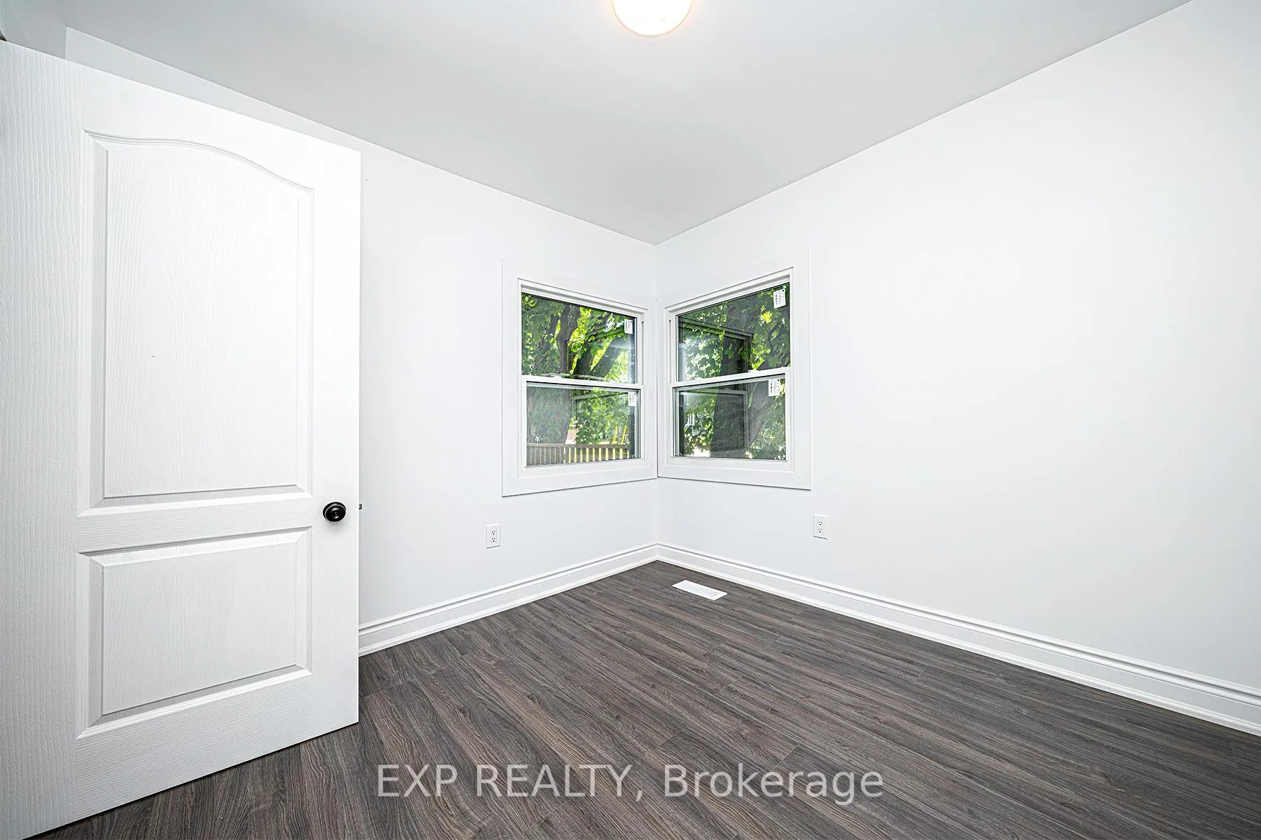 Photo 19 of 245 Front Street S, Orillia — HOMEH