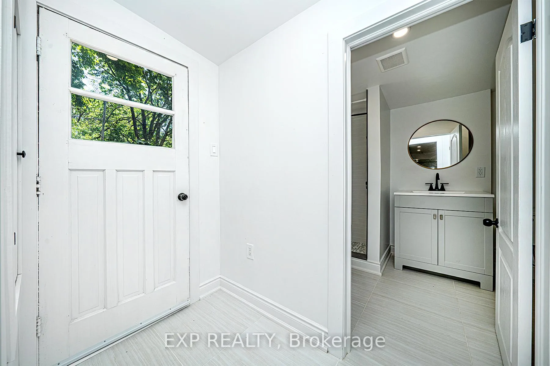 Photo 21 of 245 Front Street S, Orillia — HOMEH