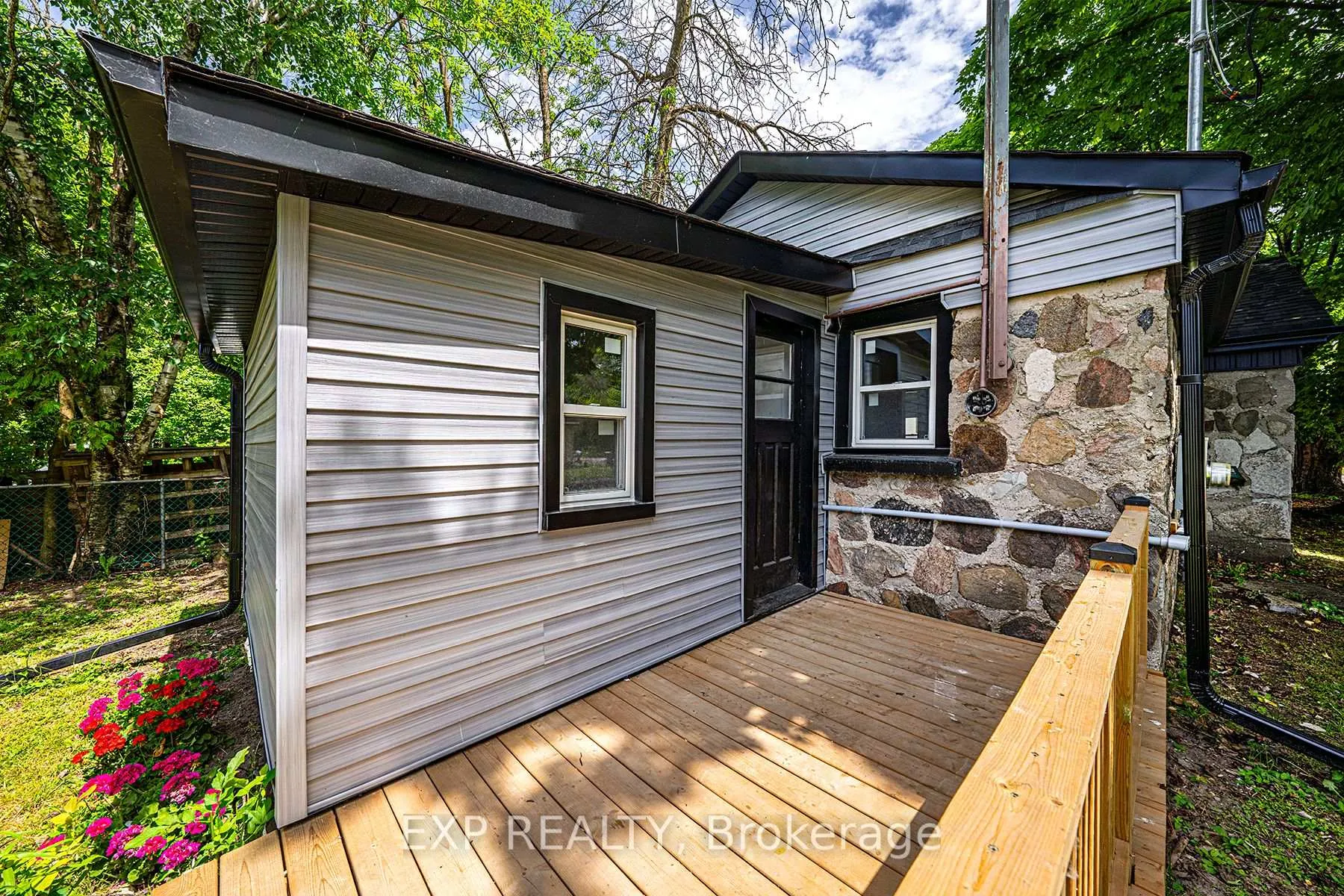 Photo 22 of 245 Front Street S, Orillia — HOMEH