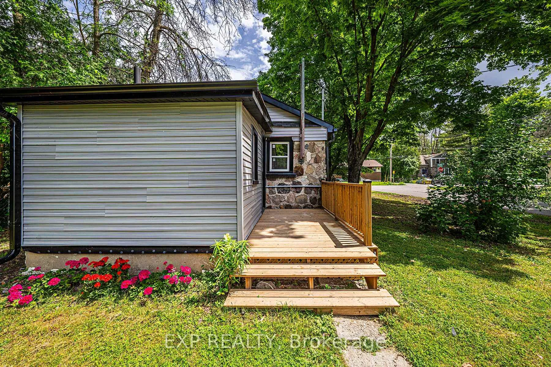 Photo 23 of 245 Front Street S, Orillia — HOMEH