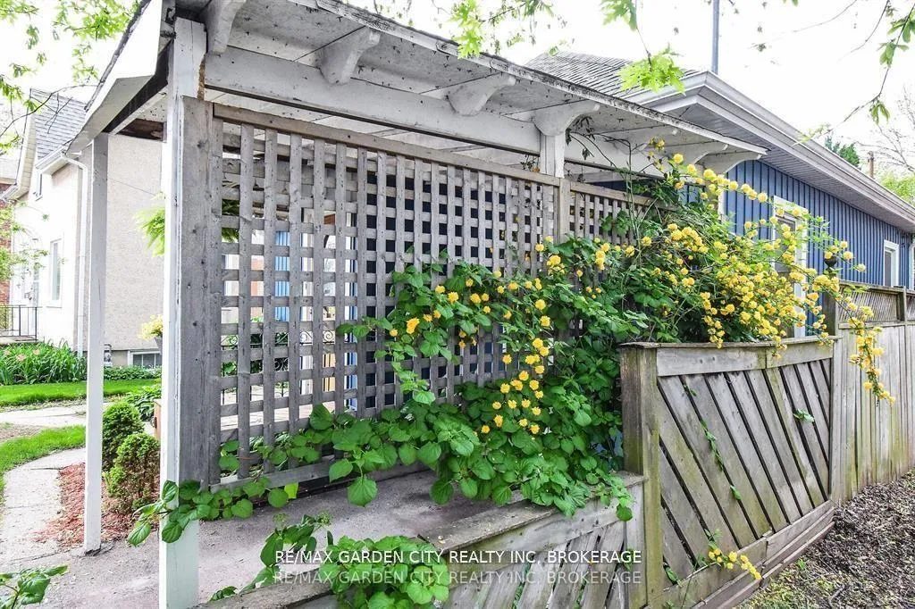 Photo 3 of 76 Beech Street, St. Catharines, Downtown — HOMEH