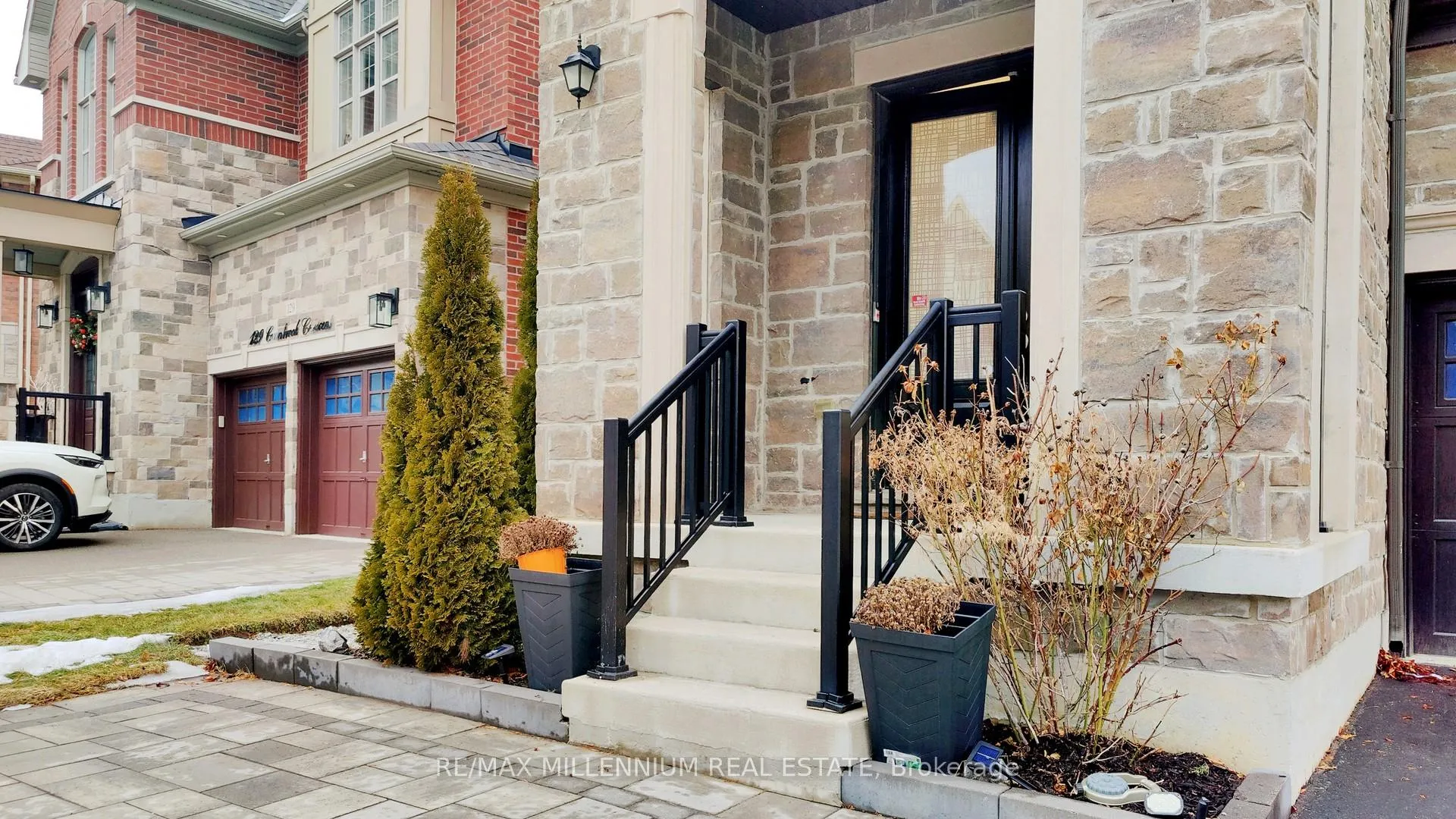 Photo 2 of 125 Cranbrook Crescent, Vaughan, Kleinburg — HOMEH