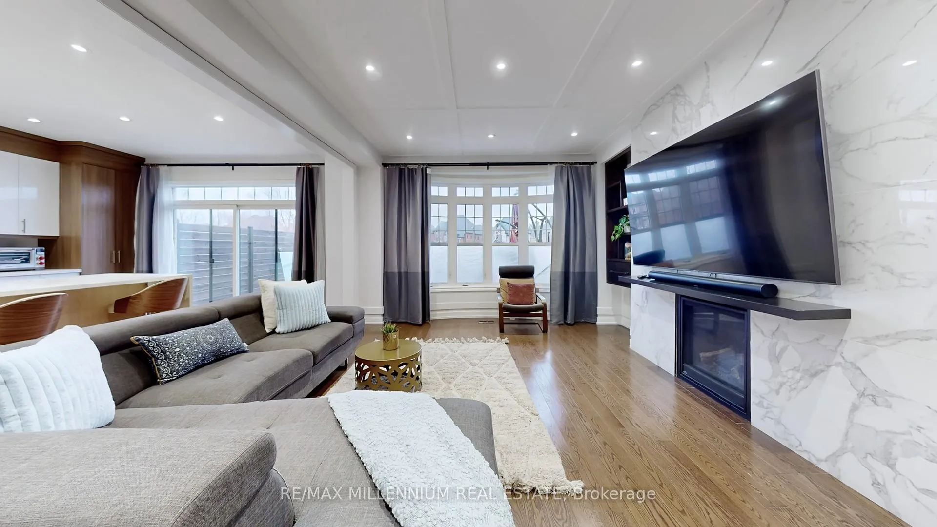 Photo 3 of 125 Cranbrook Crescent, Vaughan, Kleinburg — HOMEH