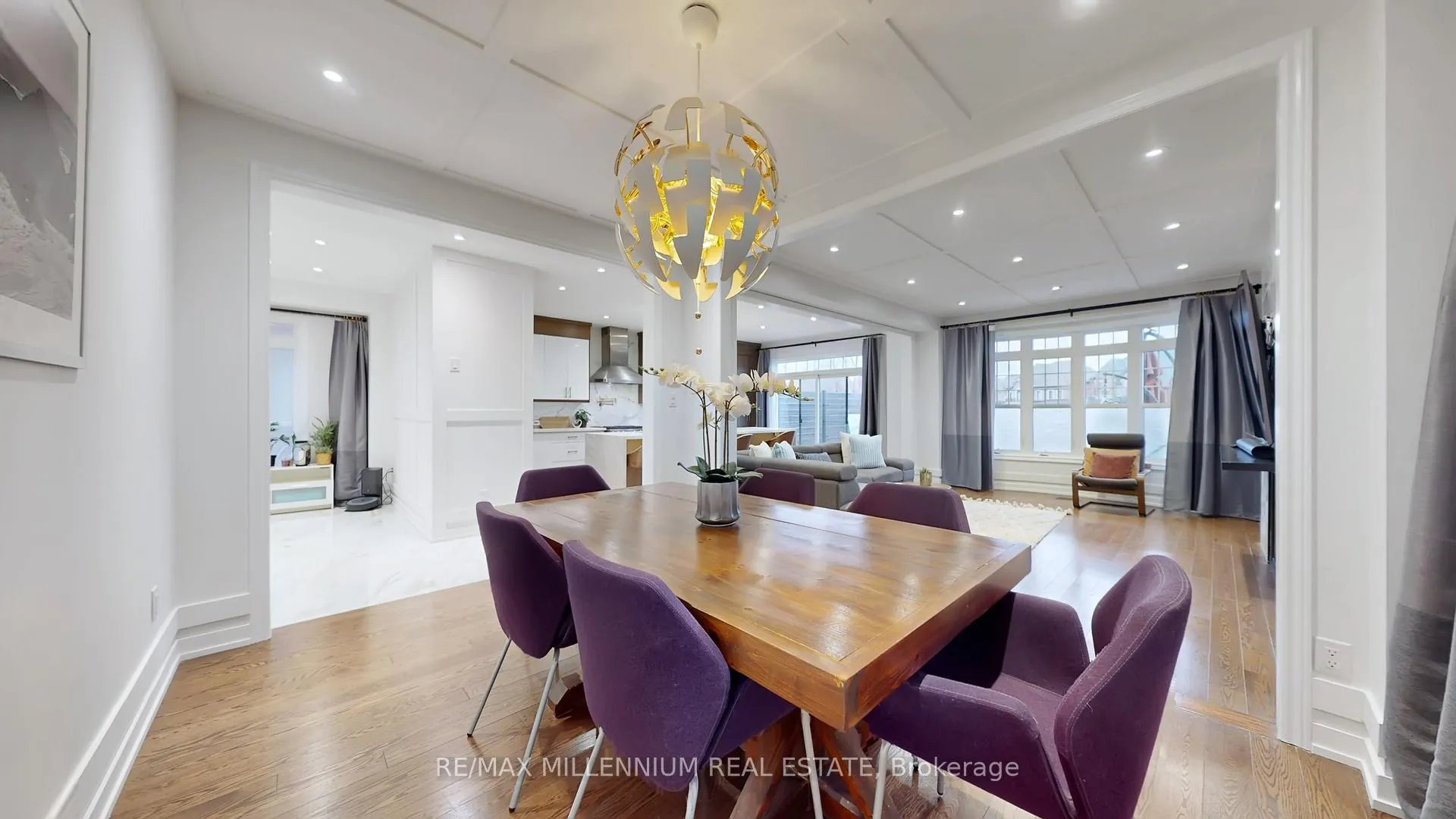 Photo 5 of 125 Cranbrook Crescent, Vaughan, Kleinburg — HOMEH