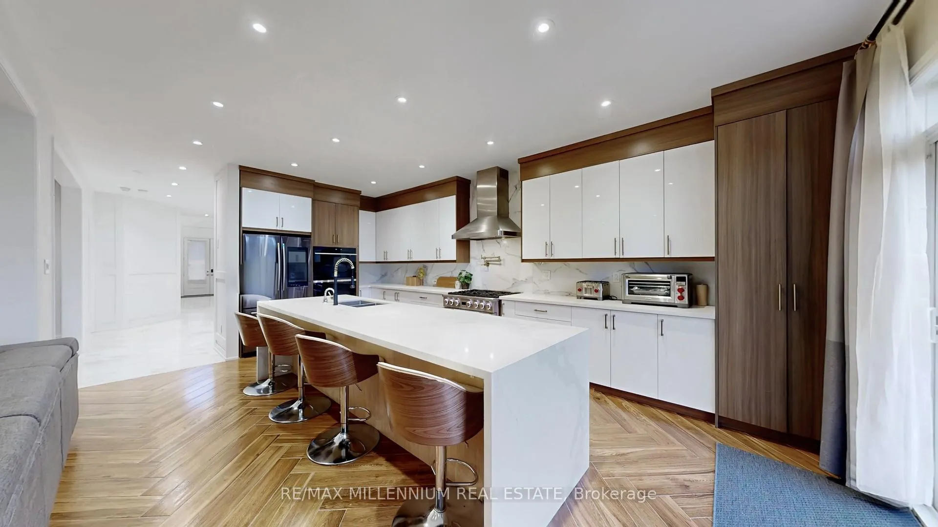 Photo 8 of 125 Cranbrook Crescent, Vaughan, Kleinburg — HOMEH