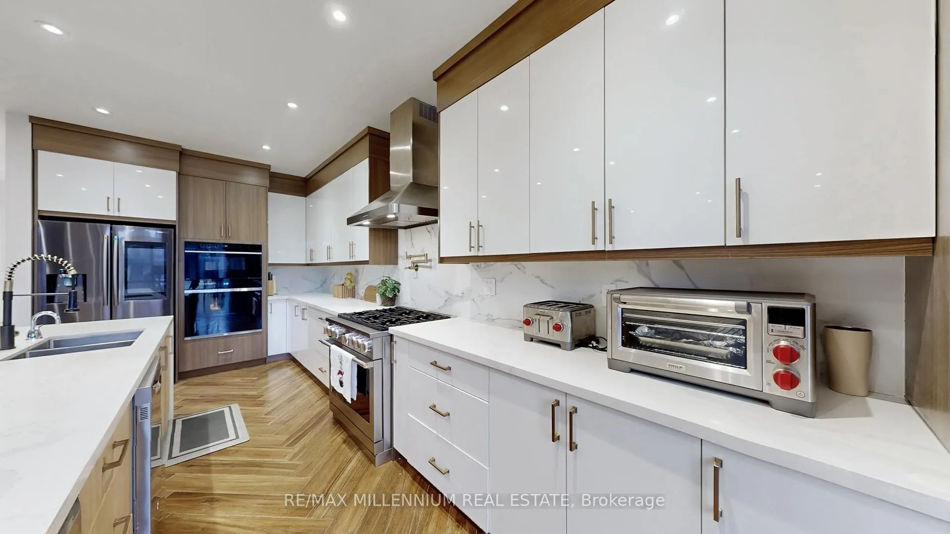 Photo 10 of 125 Cranbrook Crescent, Vaughan, Kleinburg — HOMEH