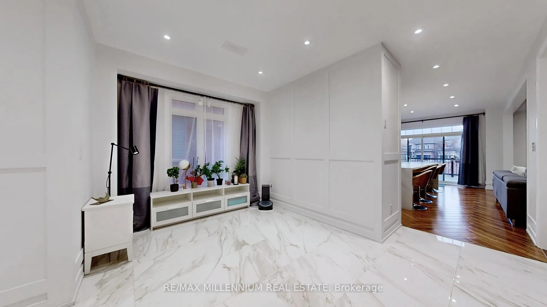 Photo 12 of 125 Cranbrook Crescent, Vaughan, Kleinburg — HOMEH