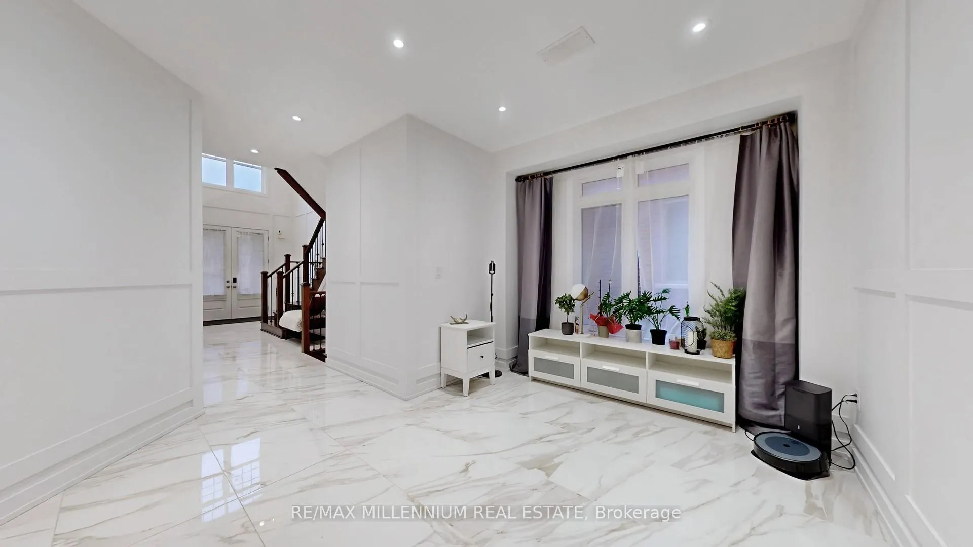 Photo 13 of 125 Cranbrook Crescent, Vaughan, Kleinburg — HOMEH