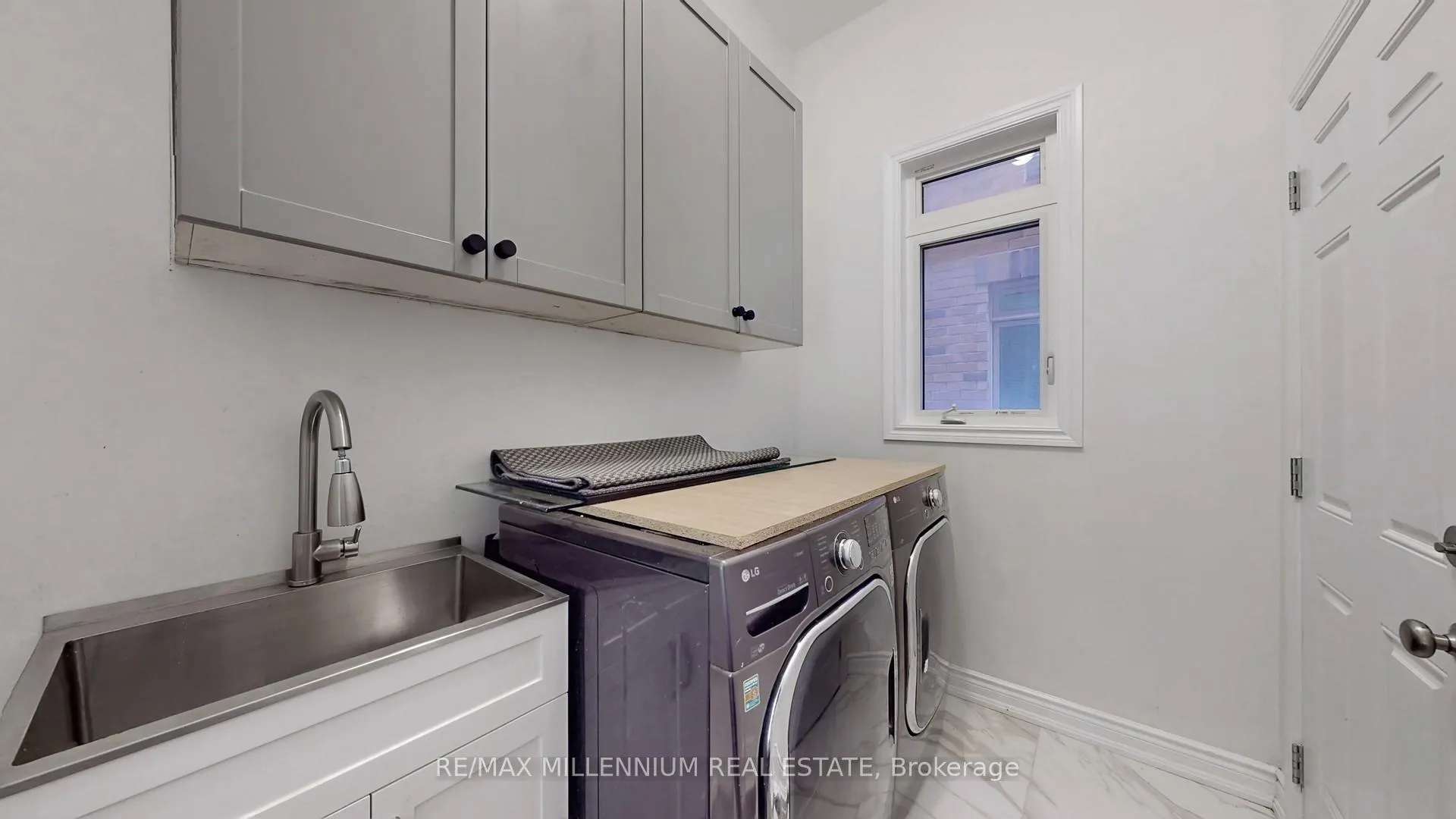 Photo 15 of 125 Cranbrook Crescent, Vaughan, Kleinburg — HOMEH