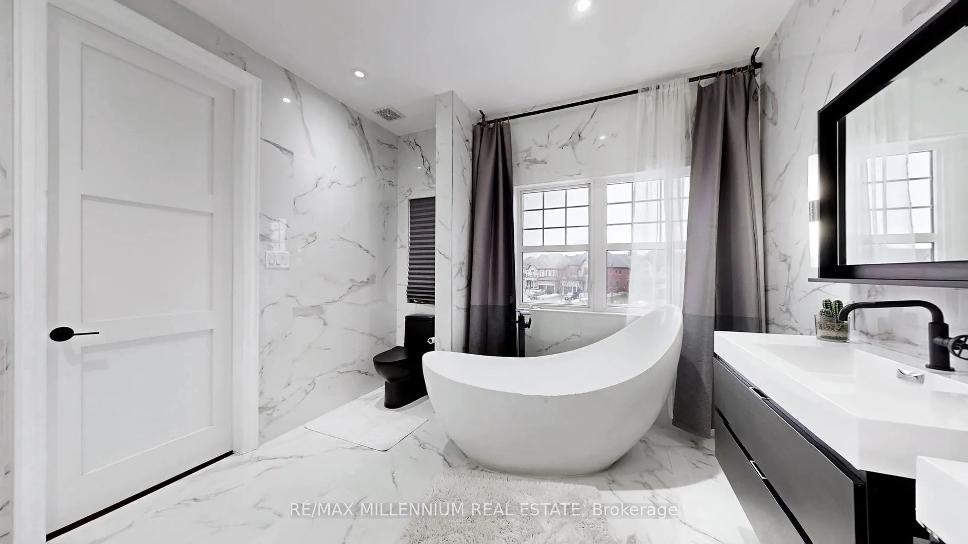 Photo 21 of 125 Cranbrook Crescent, Vaughan, Kleinburg — HOMEH