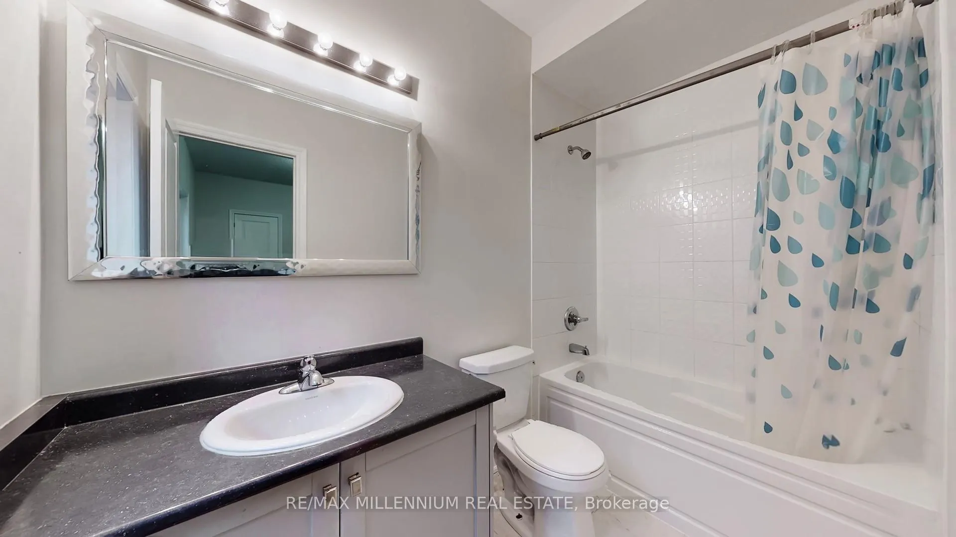 Photo 24 of 125 Cranbrook Crescent, Vaughan, Kleinburg — HOMEH
