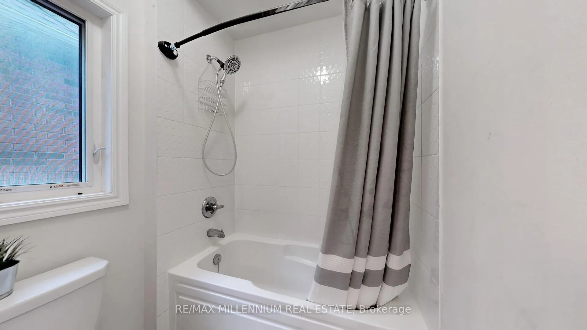 Photo 28 of 125 Cranbrook Crescent, Vaughan, Kleinburg — HOMEH