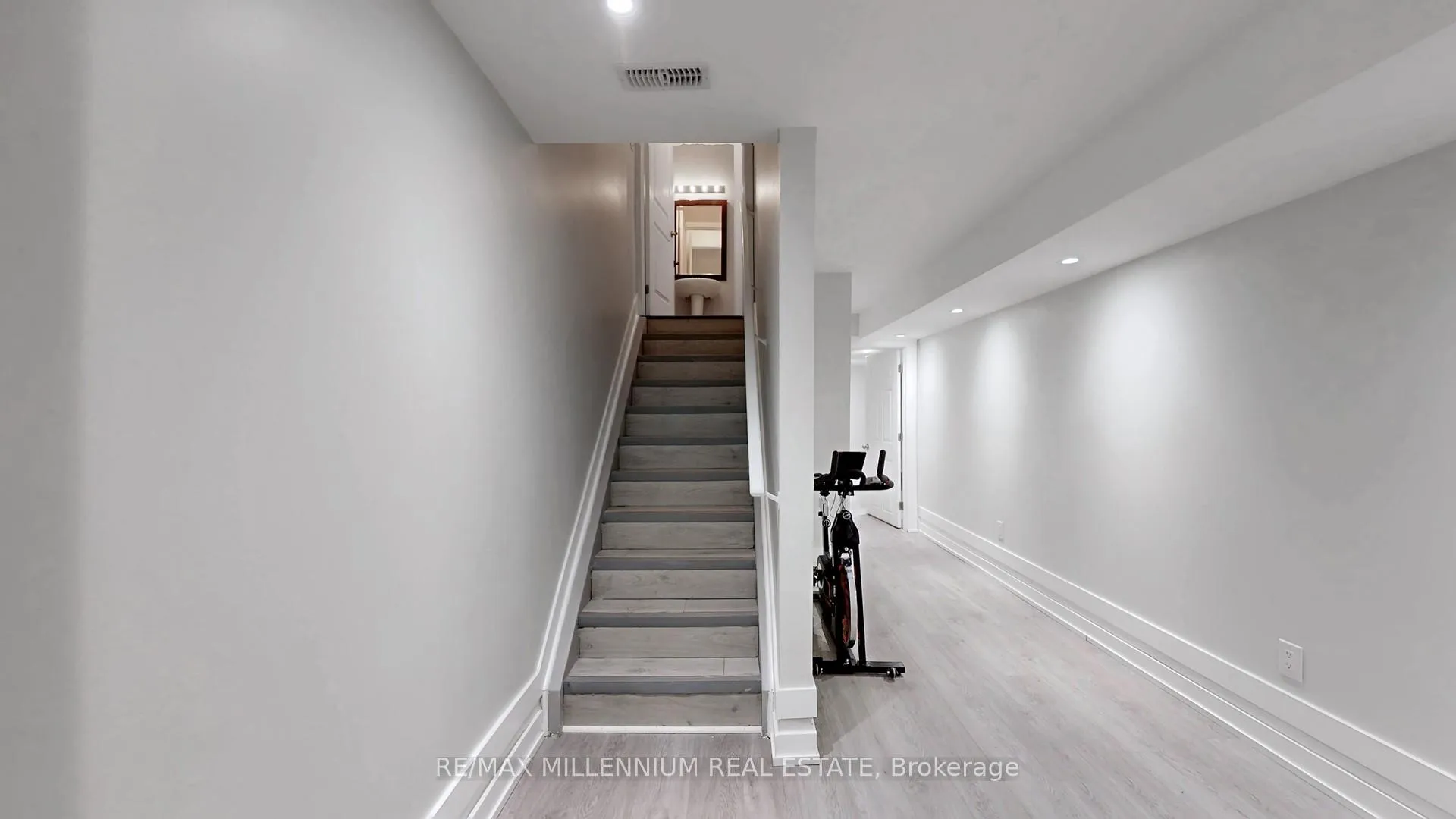 Photo 29 of 125 Cranbrook Crescent, Vaughan, Kleinburg — HOMEH