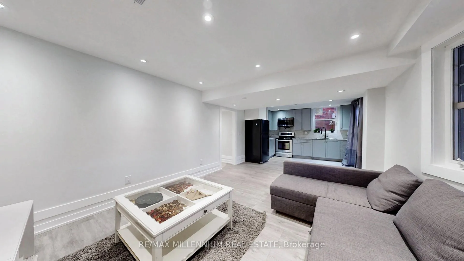 Photo 32 of 125 Cranbrook Crescent, Vaughan, Kleinburg — HOMEH