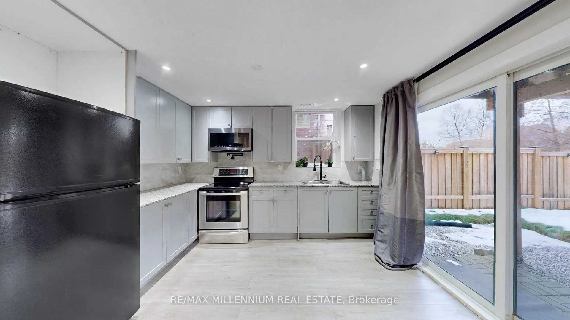 Photo 33 of 125 Cranbrook Crescent, Vaughan, Kleinburg — HOMEH