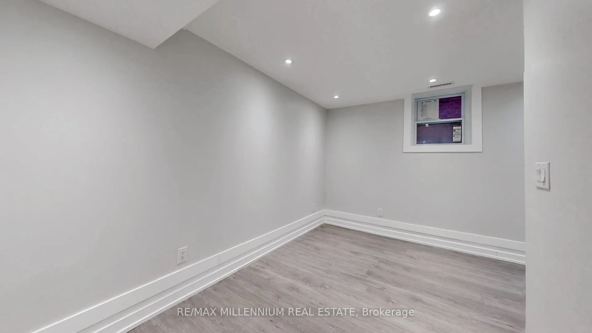 Photo 37 of 125 Cranbrook Crescent, Vaughan, Kleinburg — HOMEH