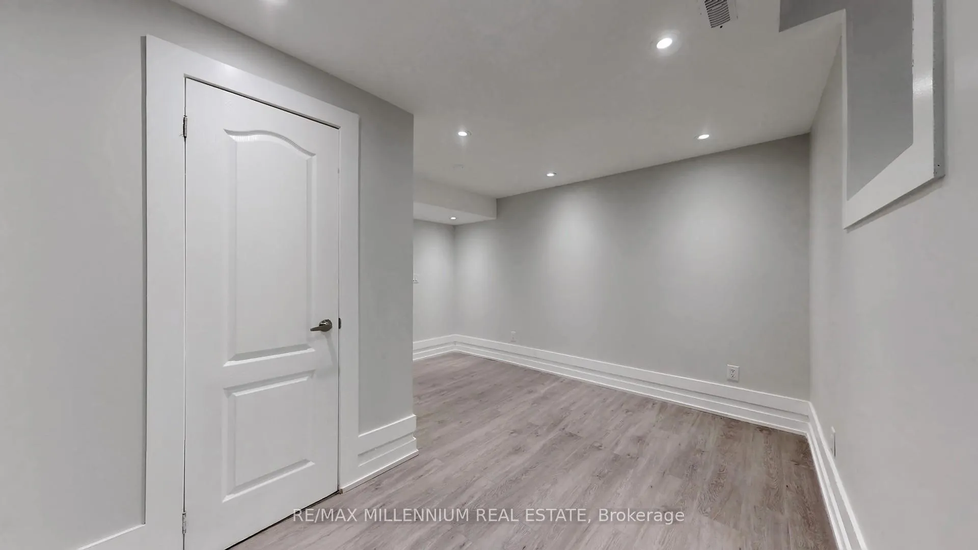 Photo 38 of 125 Cranbrook Crescent, Vaughan, Kleinburg — HOMEH