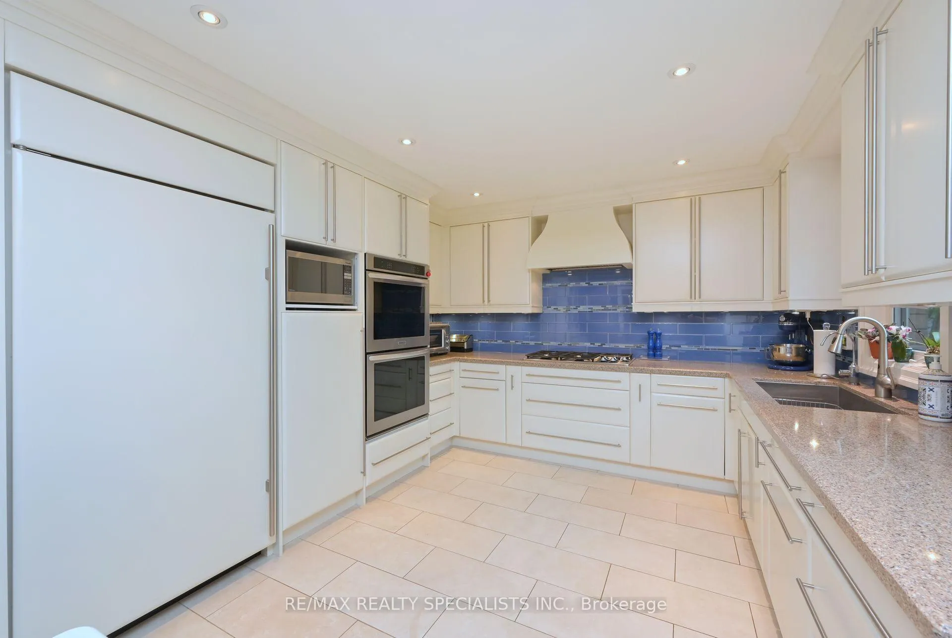 Photo 18 of 14 Penrose Court, Brampton, Snelgrove — HOMEH