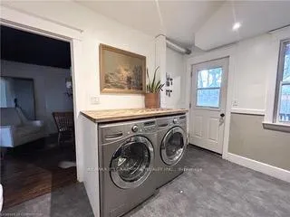 Photo 6 of 224 Park Row S, Hamilton, Delta — HOMEH