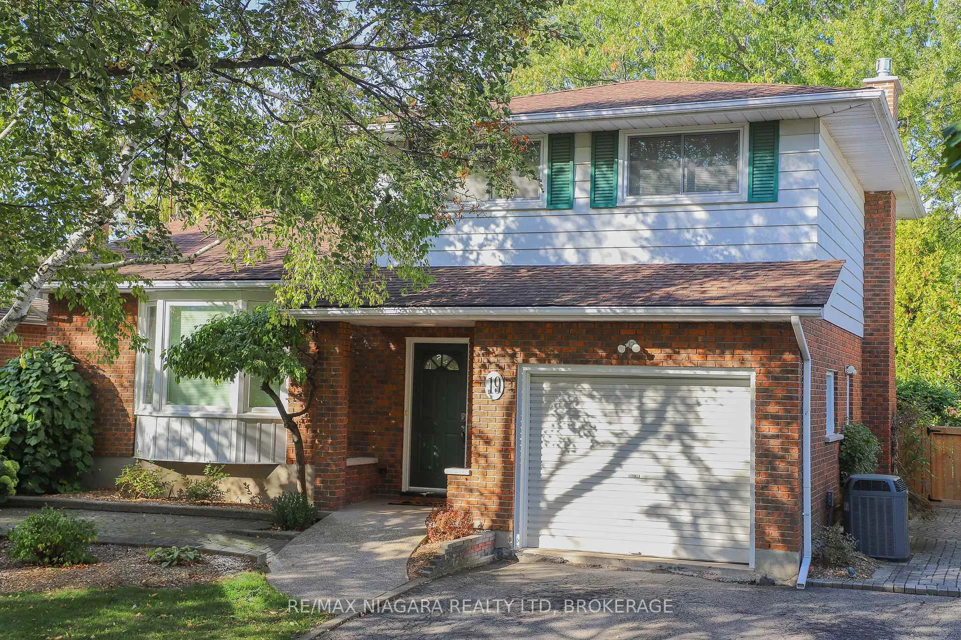 Photo 1 of 19 Jessica Drive, St. Catharines, Vine/Linwell — HOMEH