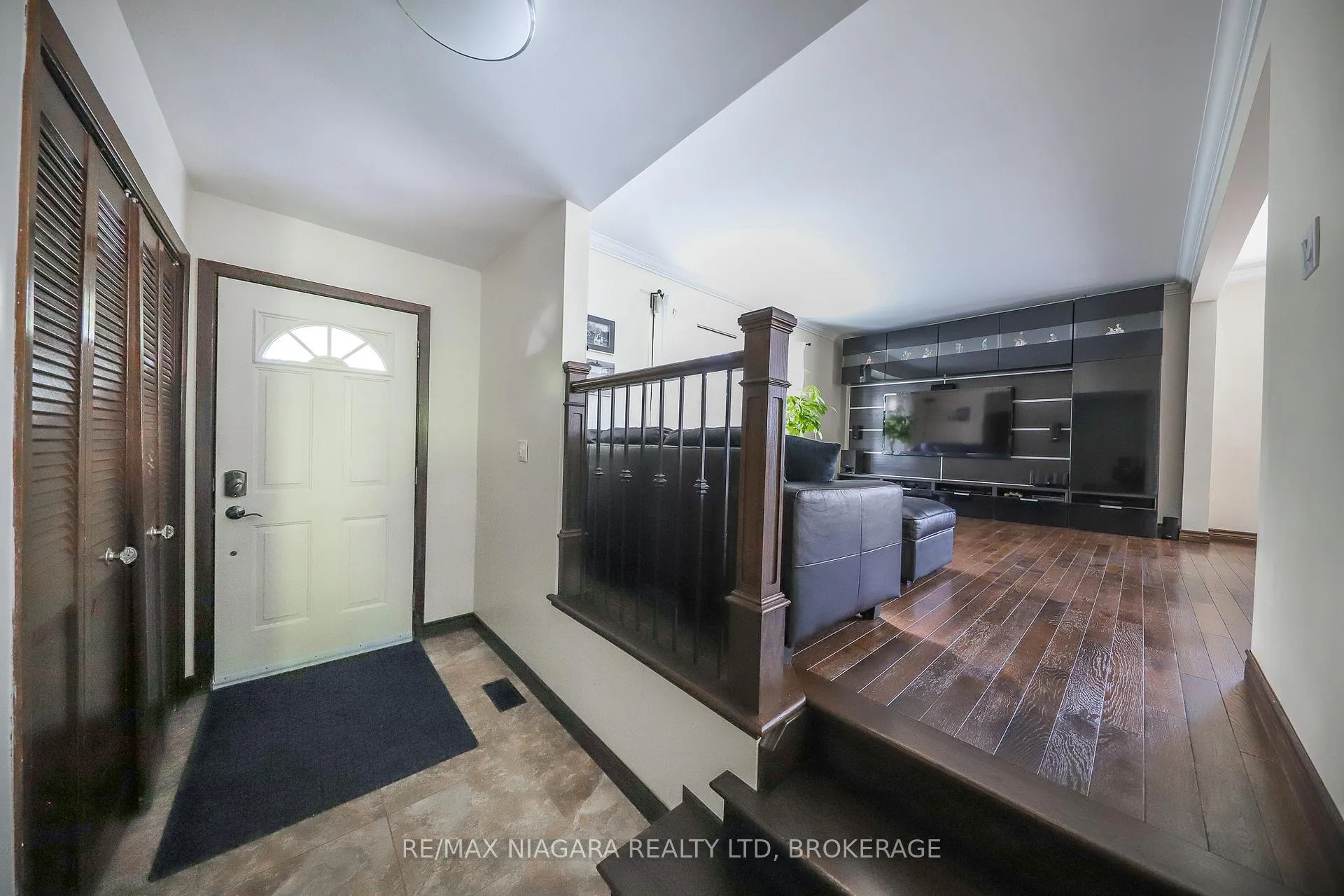 Photo 2 of 19 Jessica Drive, St. Catharines, Vine/Linwell — HOMEH