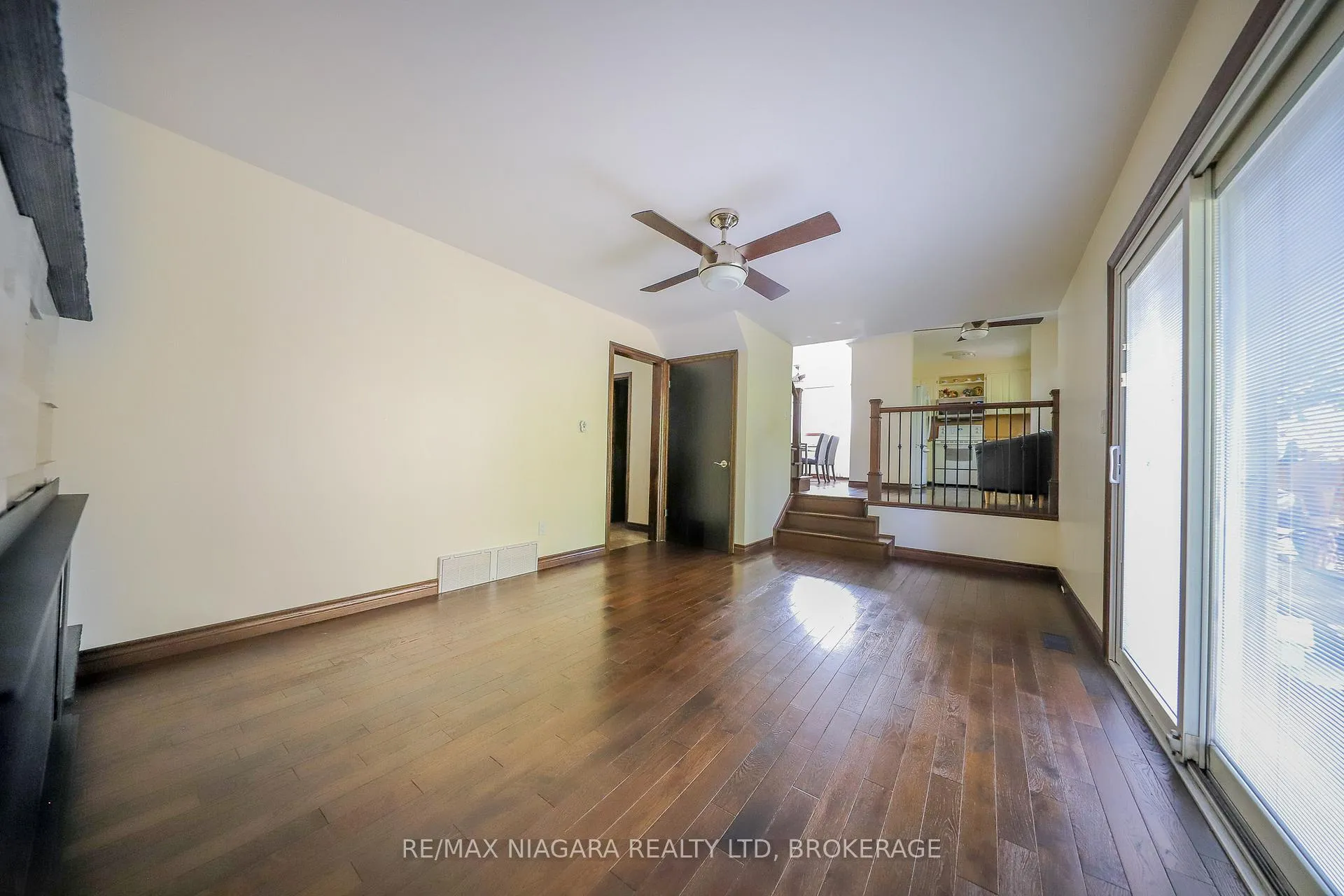 Photo 8 of 19 Jessica Drive, St. Catharines, Vine/Linwell — HOMEH