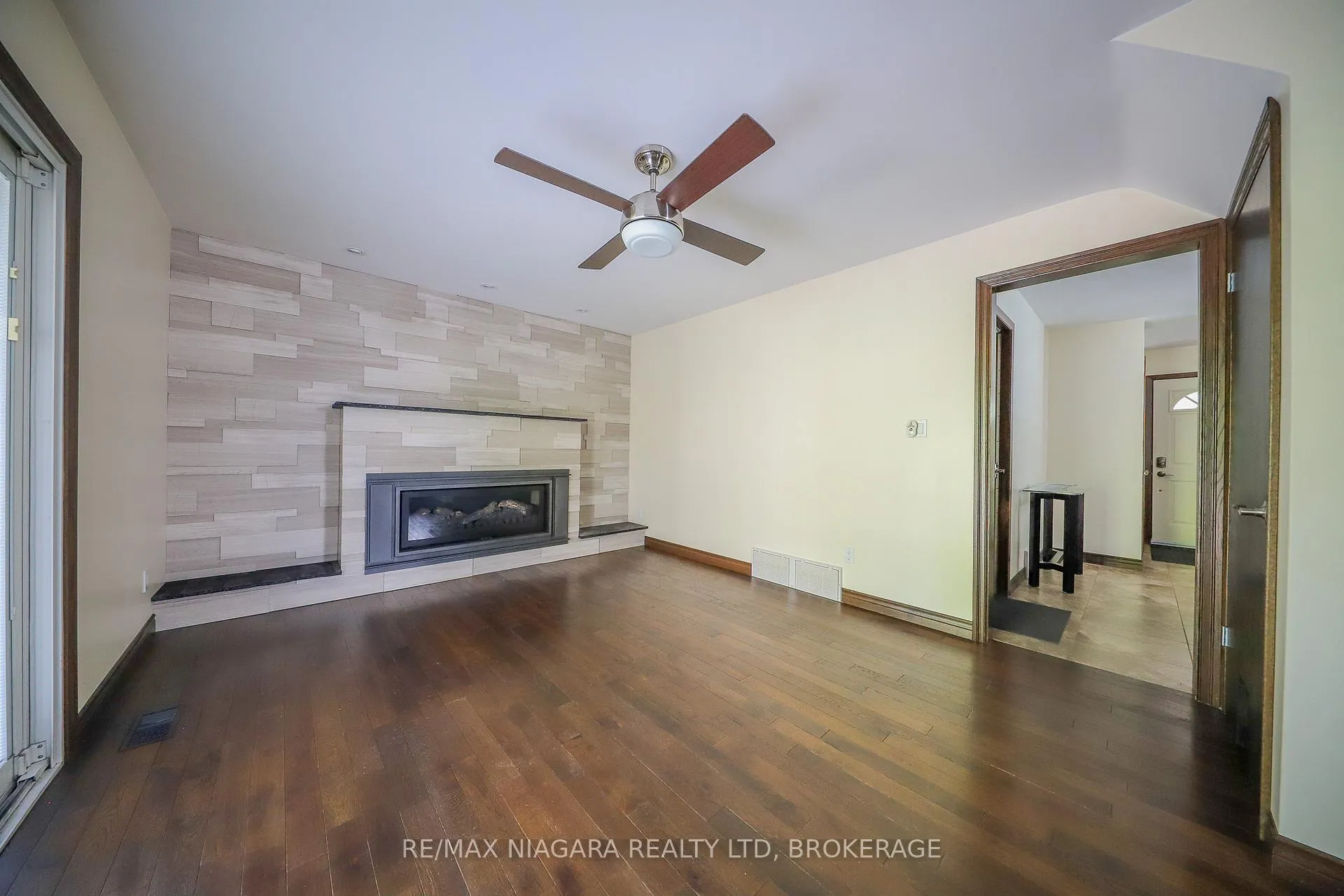 Photo 9 of 19 Jessica Drive, St. Catharines, Vine/Linwell — HOMEH
