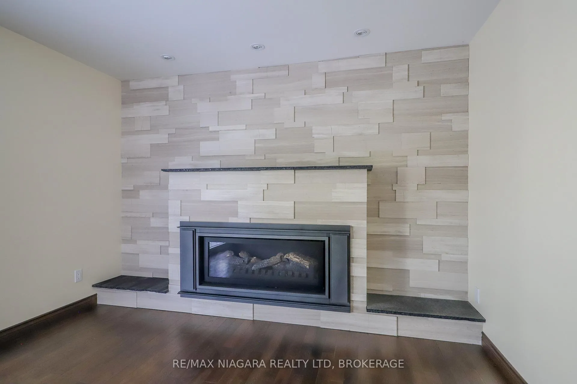 Photo 10 of 19 Jessica Drive, St. Catharines, Vine/Linwell — HOMEH
