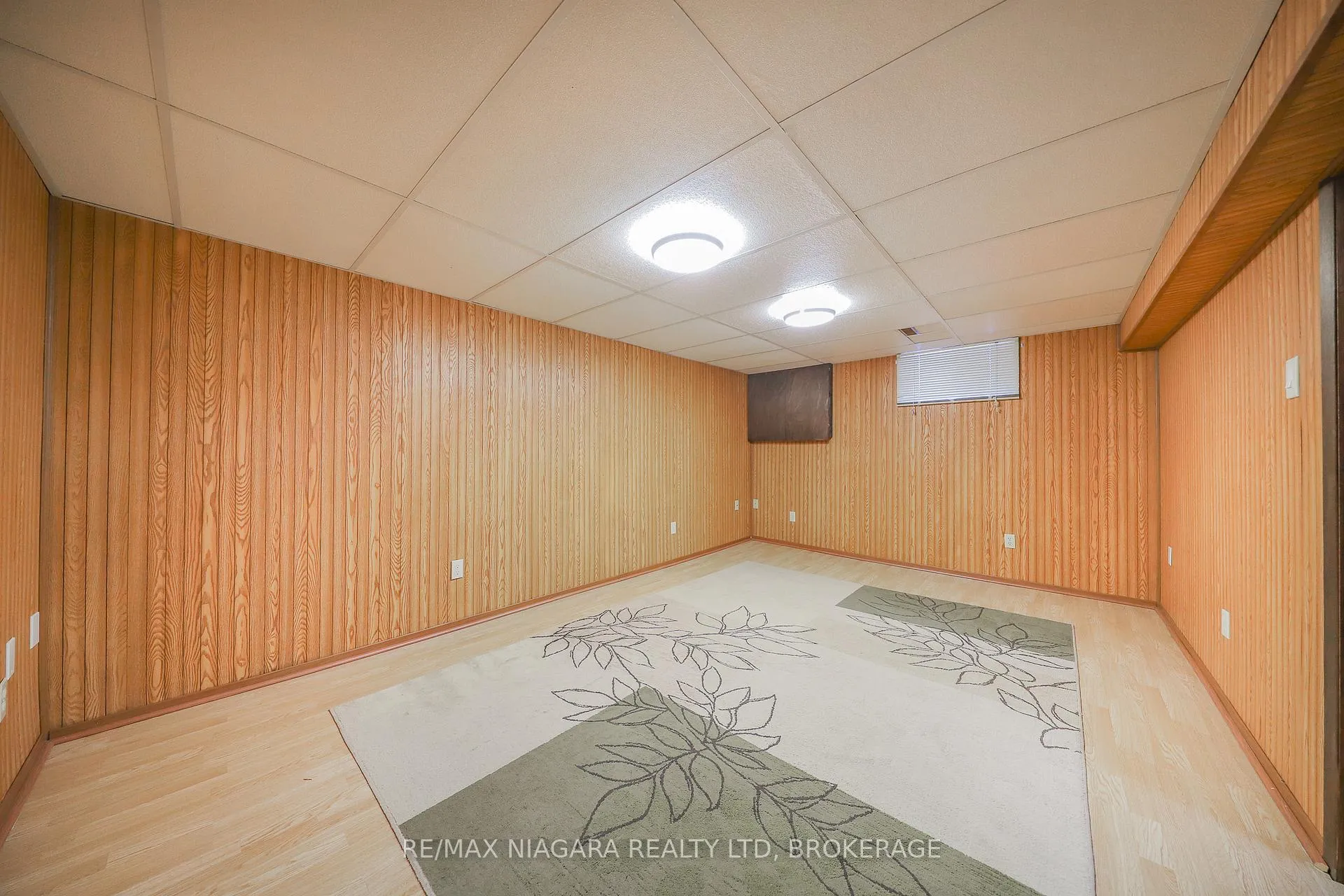 Photo 16 of 19 Jessica Drive, St. Catharines, Vine/Linwell — HOMEH