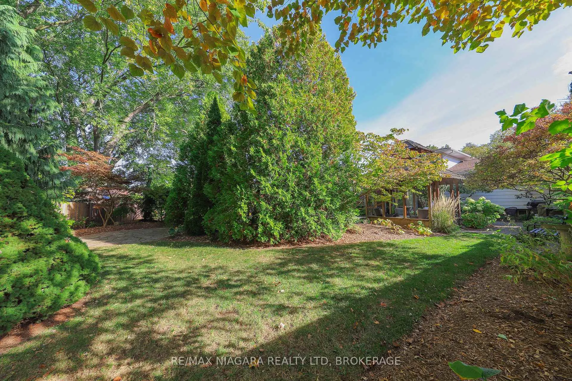 Photo 33 of 19 Jessica Drive, St. Catharines, Vine/Linwell — HOMEH