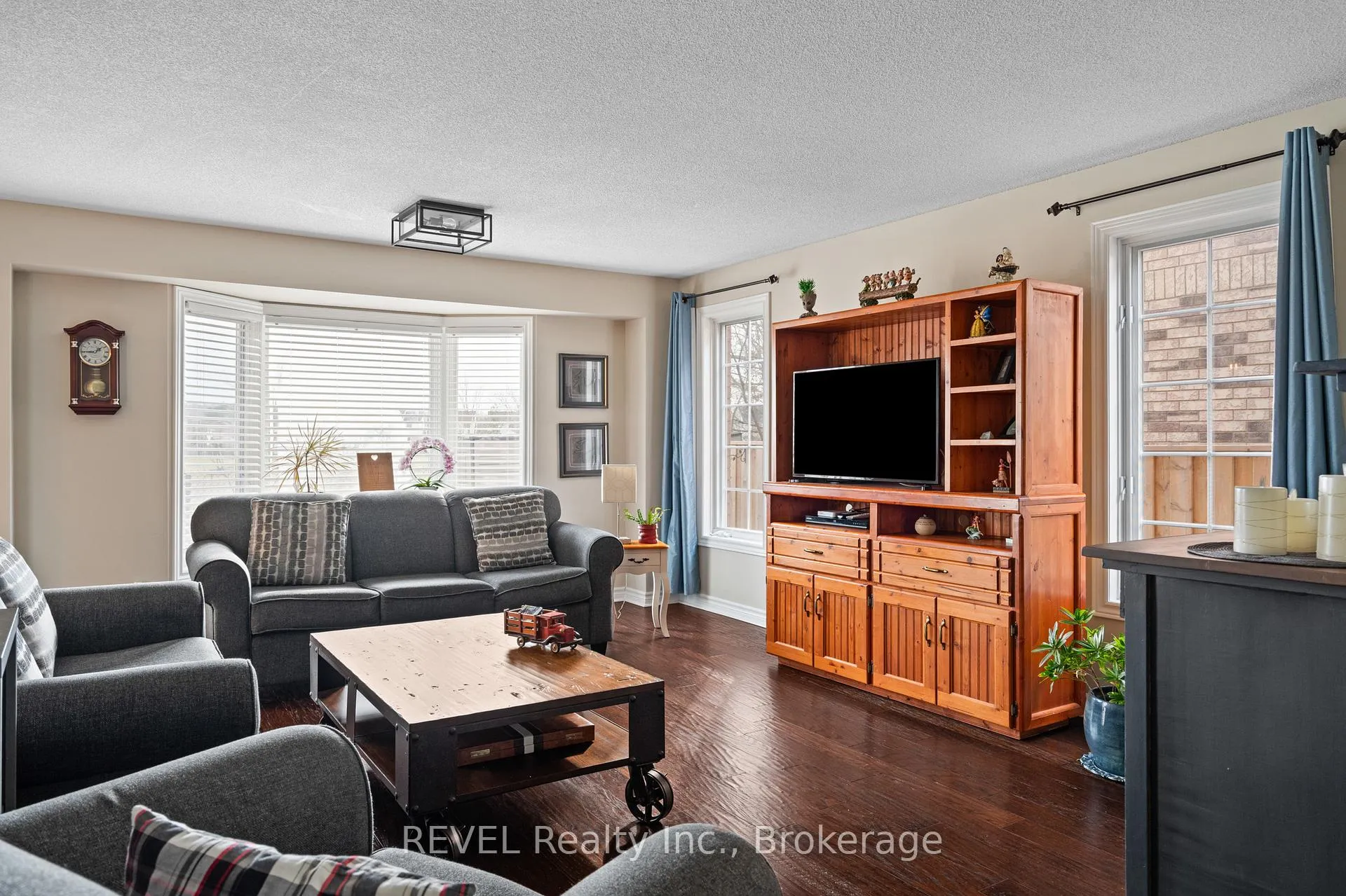 Photo 6 of 8a Brown Drive, St. Catharines, Rykert/Vansickle — HOMEH
