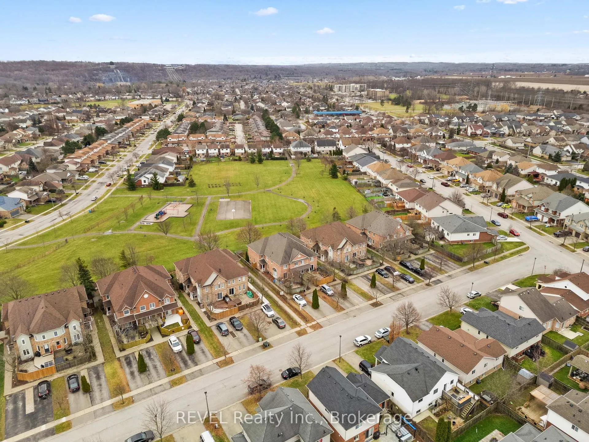 Photo 35 of 8a Brown Drive, St. Catharines, Rykert/Vansickle — HOMEH