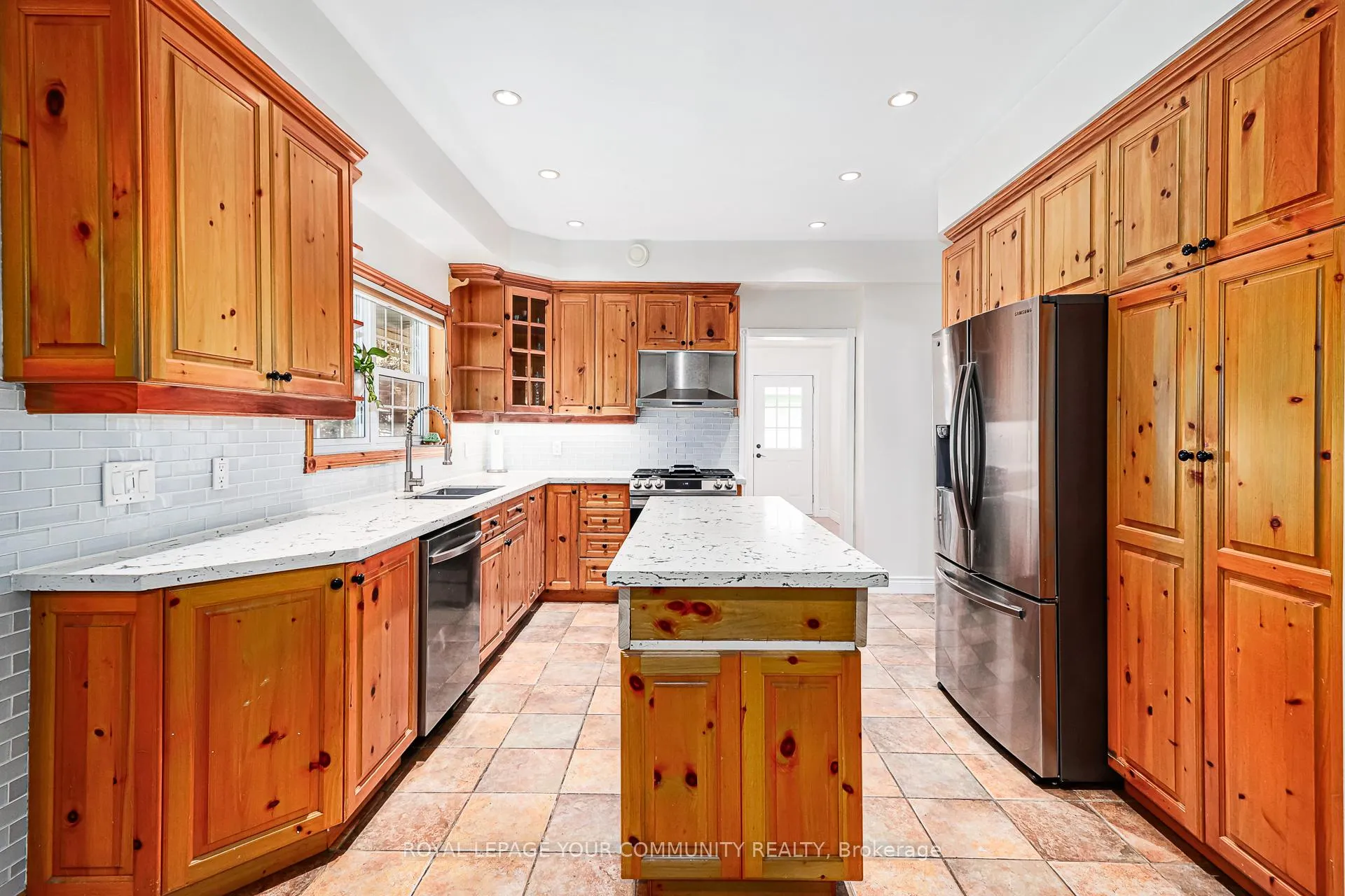 Photo 2 of 5 Deanna Drive, Wasaga Beach — HOMEH