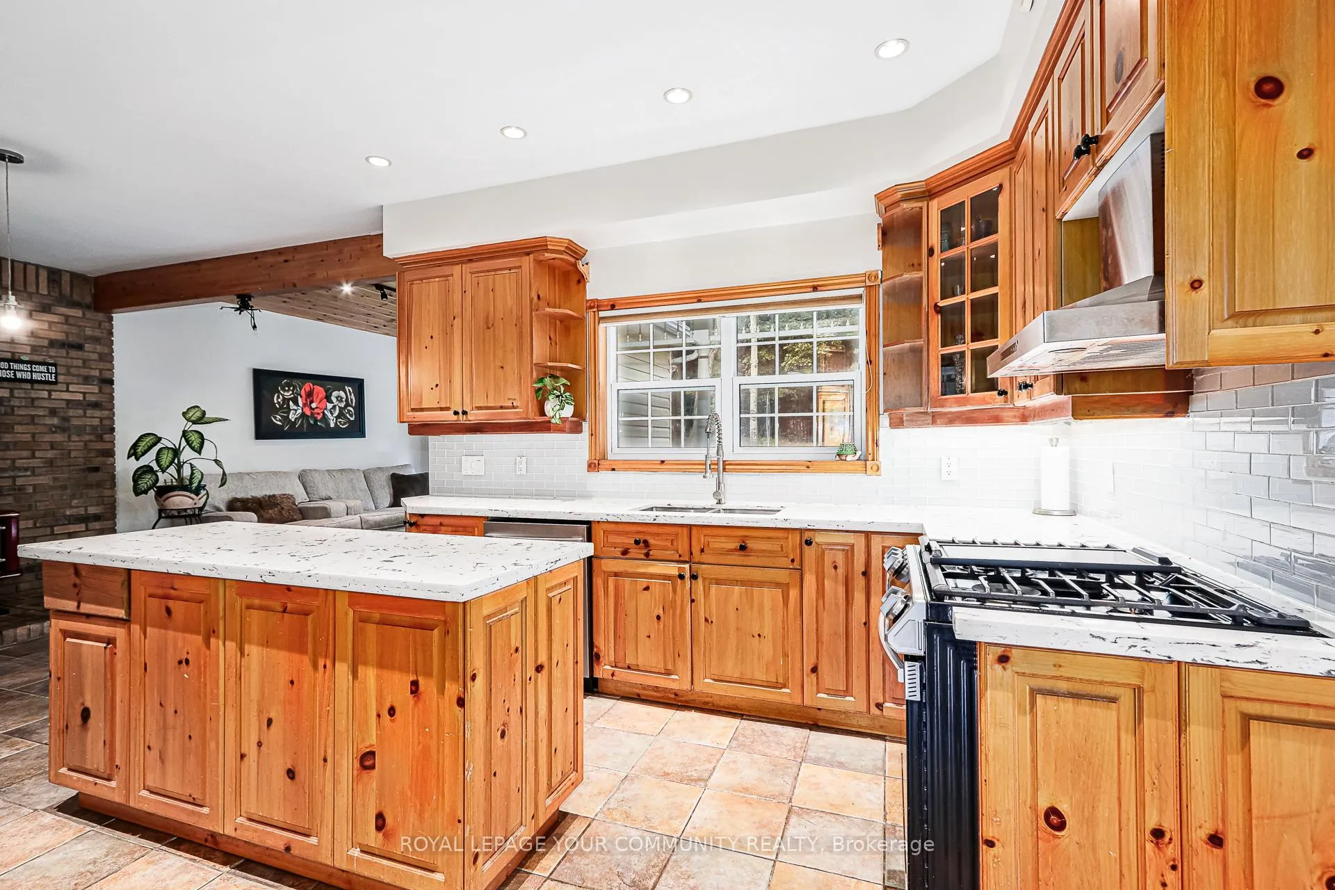 Photo 10 of 5 Deanna Drive, Wasaga Beach — HOMEH