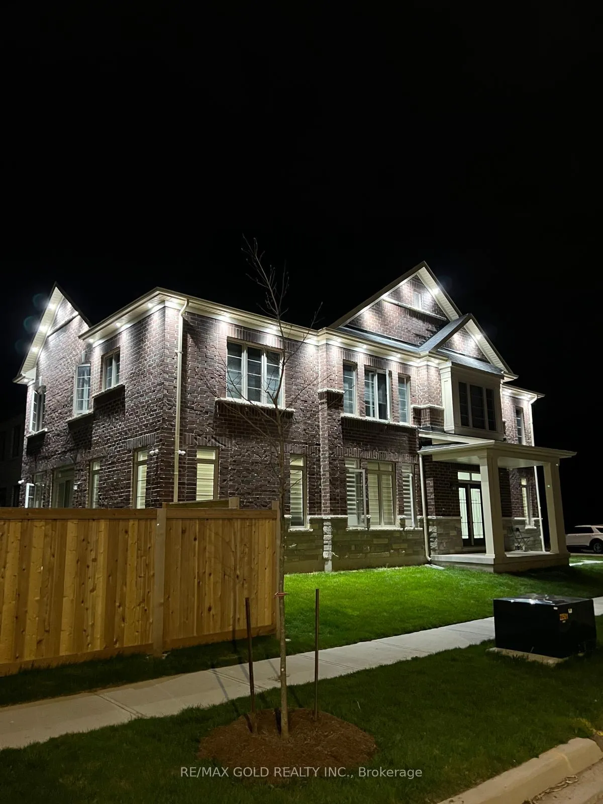 Photo 4 of 59 Cobriza Crescent, Brampton, Northwest Brampton — HOMEH