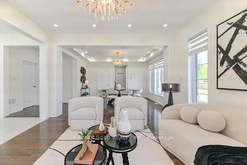 Photo 12 of 59 Cobriza Crescent, Brampton, Northwest Brampton — HOMEH