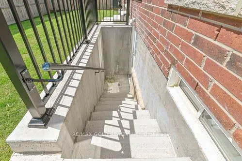 Photo 39 of 59 Cobriza Crescent, Brampton, Northwest Brampton — HOMEH