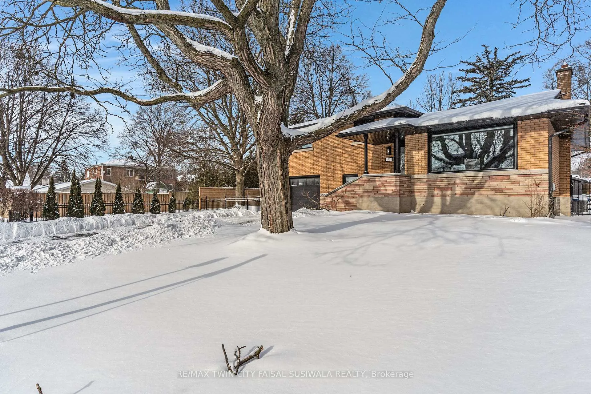 Photo 2 of 1735 Queenston Road, Cambridge, Preston Centre — HOMEH