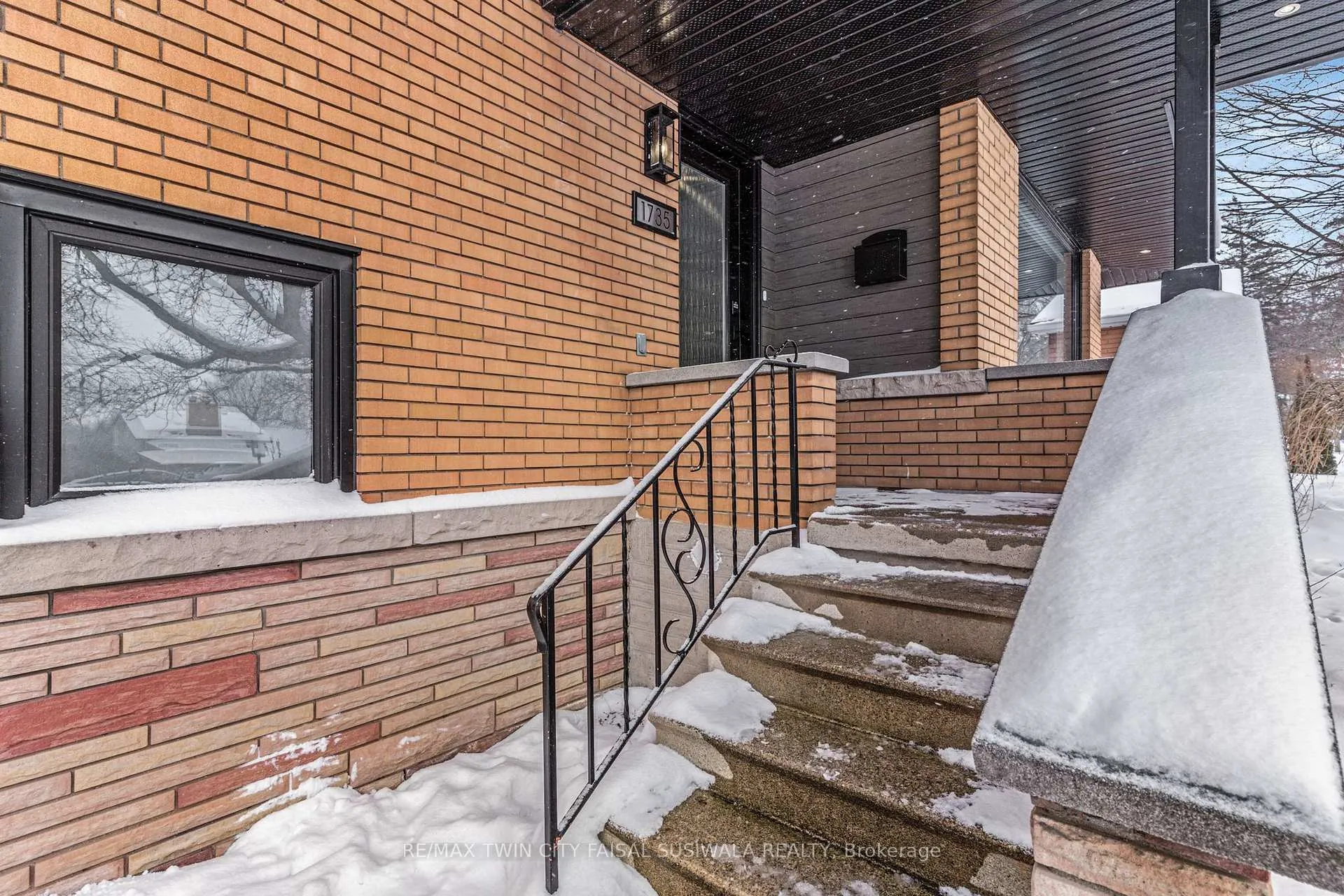 Photo 3 of 1735 Queenston Road, Cambridge, Preston Centre — HOMEH