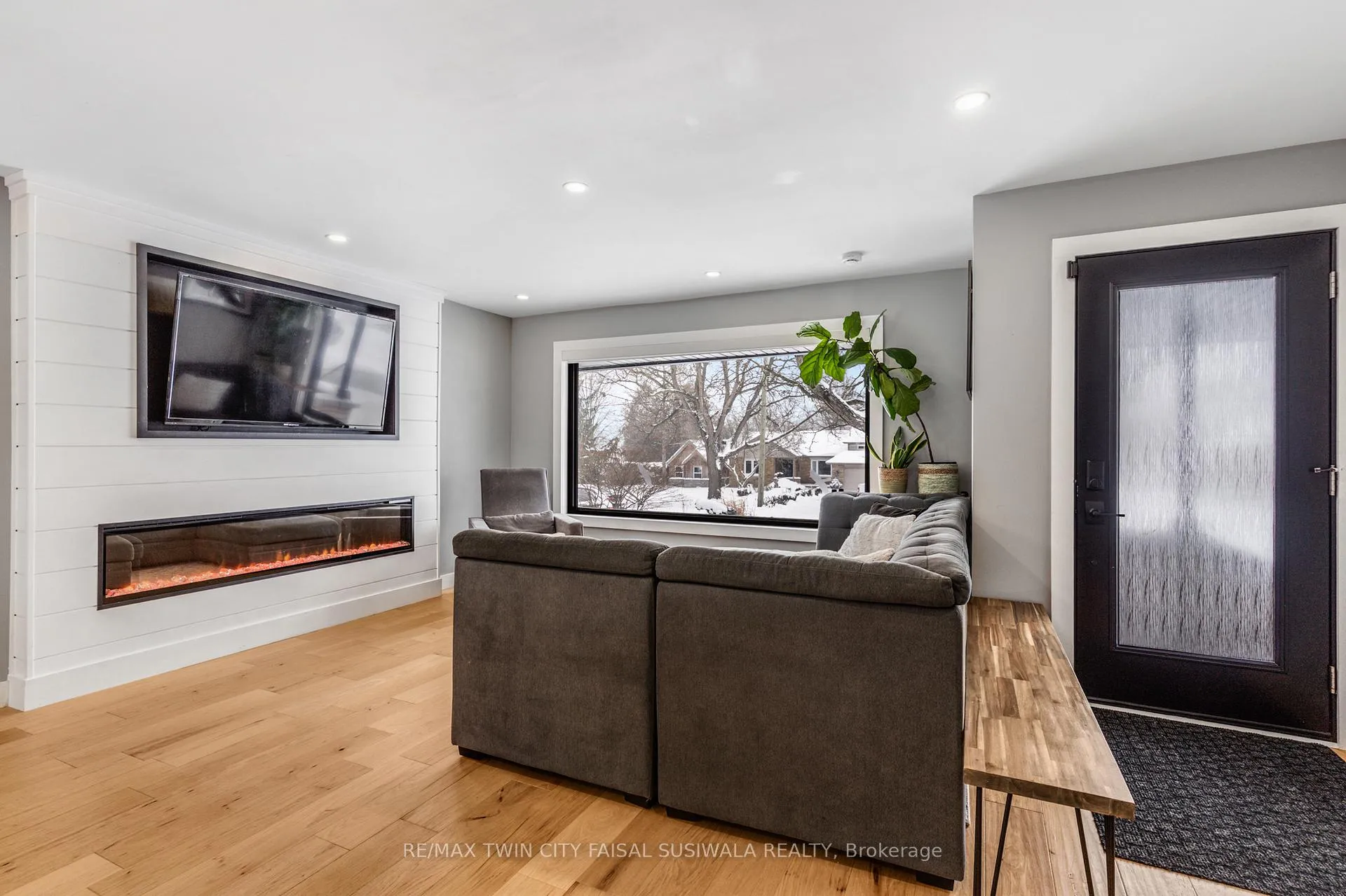 Photo 12 of 1735 Queenston Road, Cambridge, Preston Centre — HOMEH