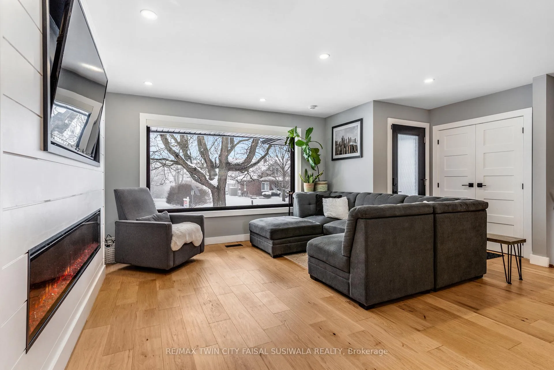 Photo 13 of 1735 Queenston Road, Cambridge, Preston Centre — HOMEH