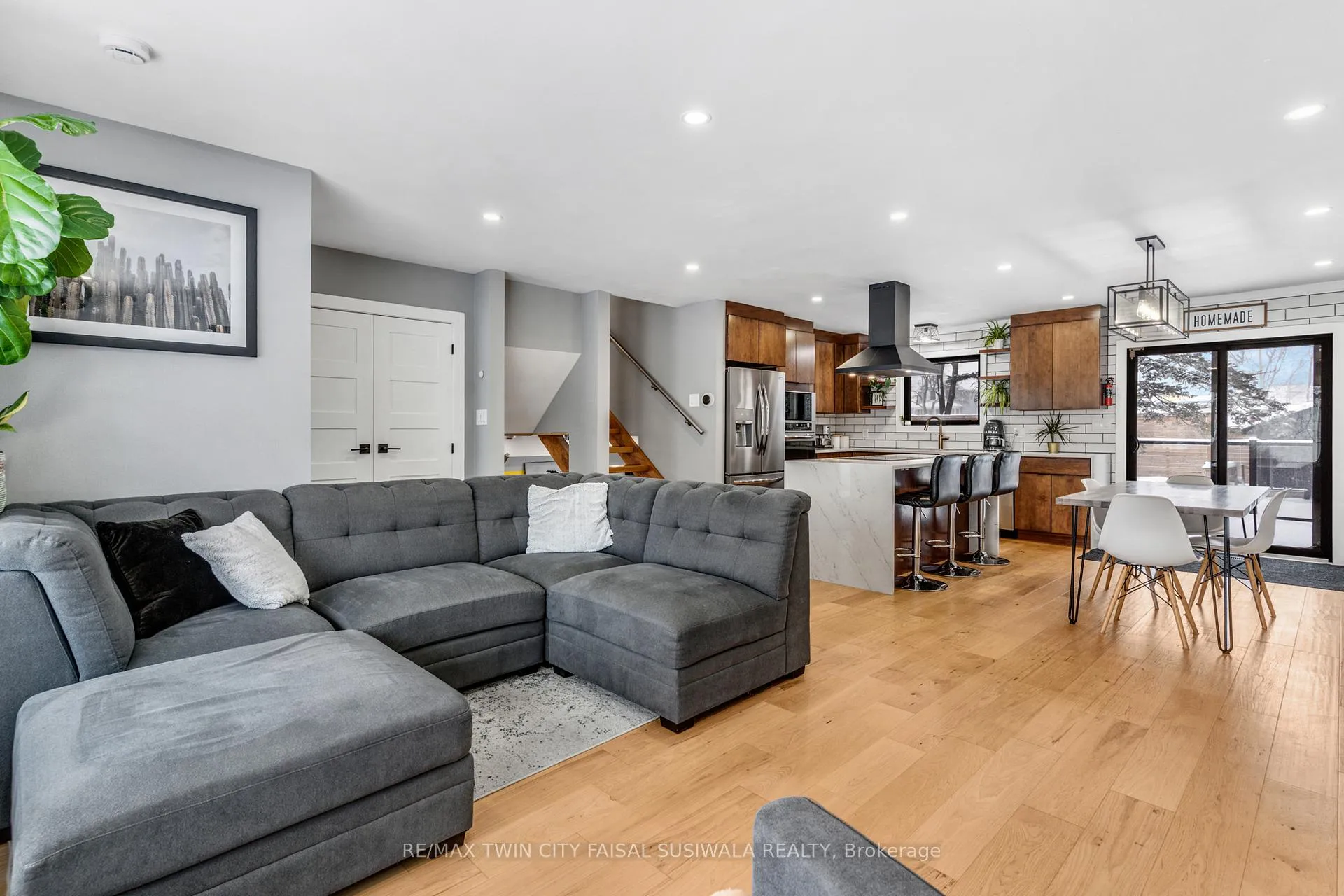 Photo 14 of 1735 Queenston Road, Cambridge, Preston Centre — HOMEH