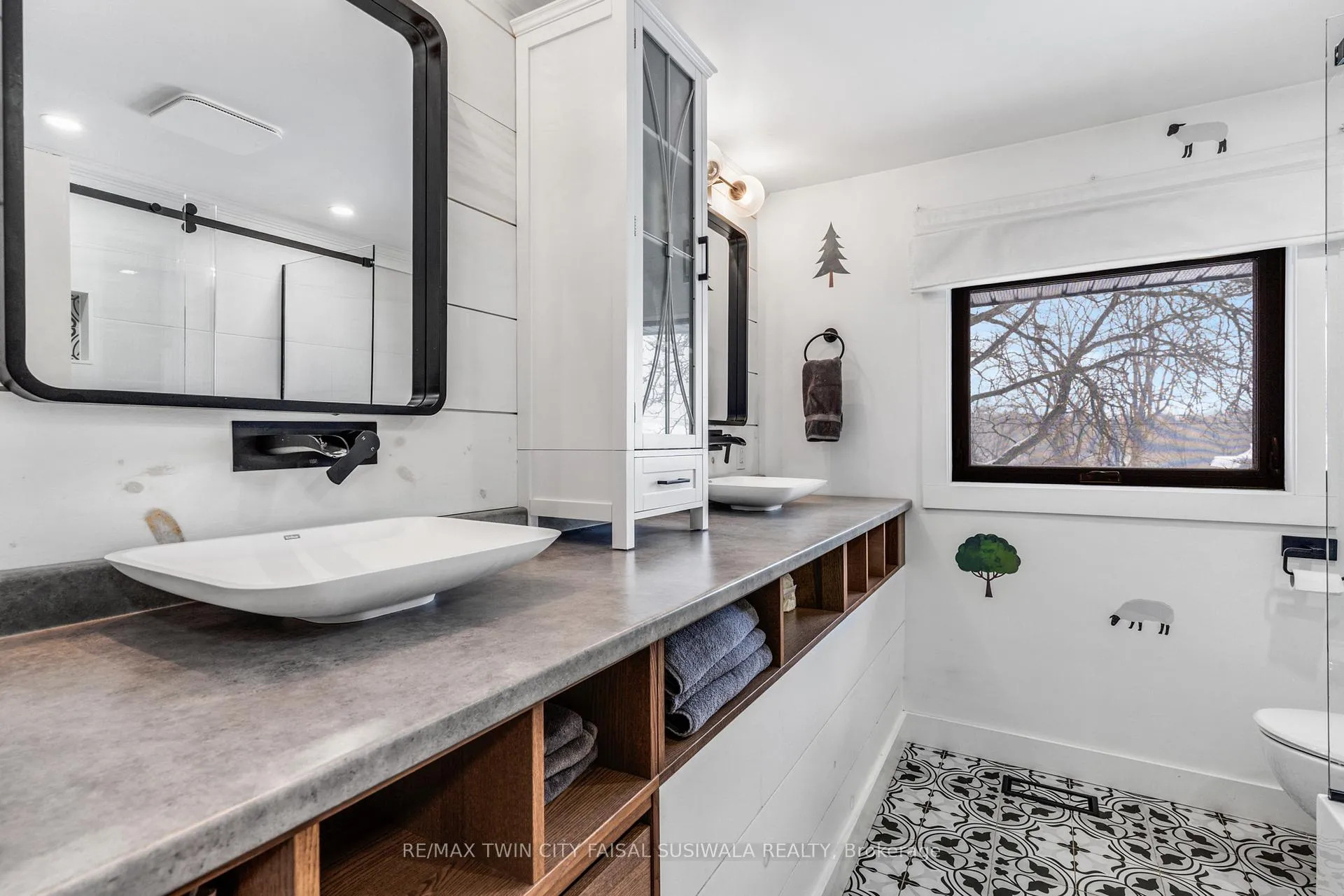 Photo 25 of 1735 Queenston Road, Cambridge, Preston Centre — HOMEH