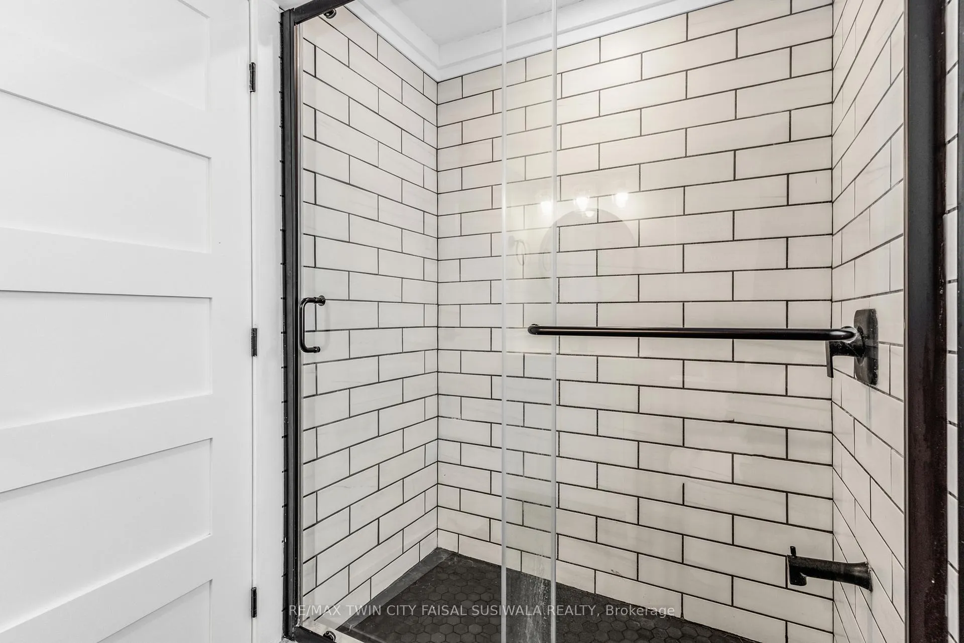 Photo 33 of 1735 Queenston Road, Cambridge, Preston Centre — HOMEH