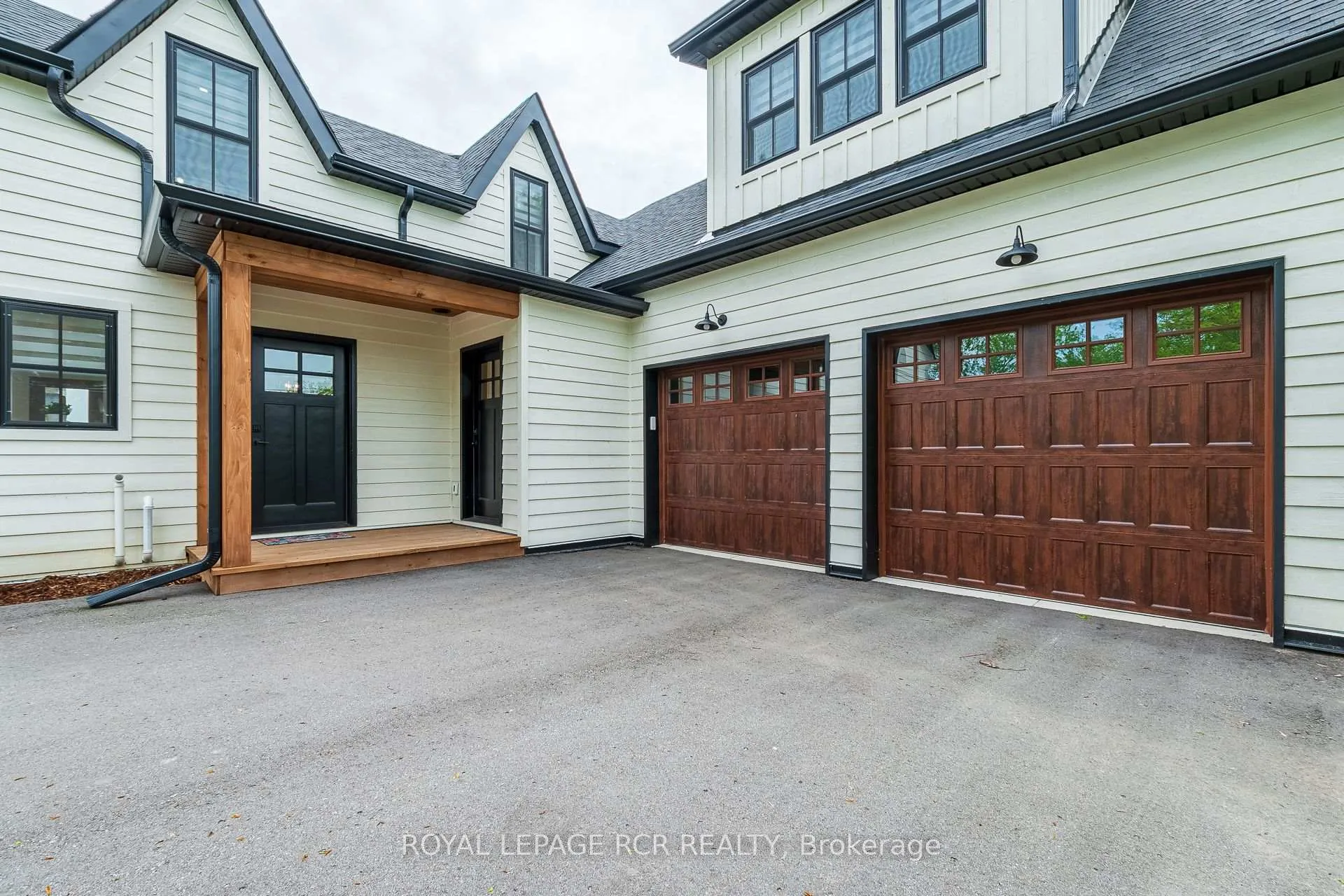 Photo 3 of 37 Wellington Street E, Clearview, Creemore — HOMEH